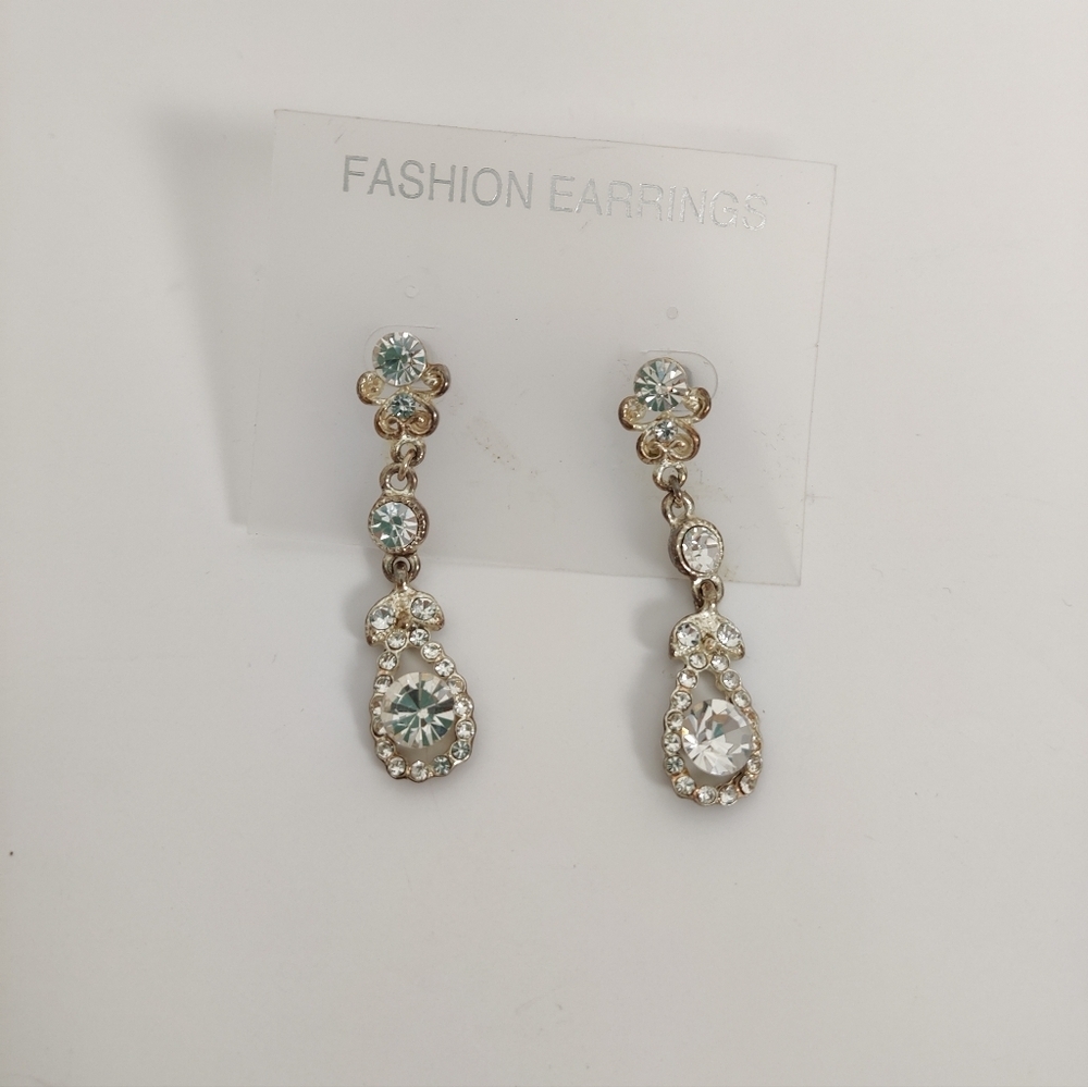 Chic Crystal Floral Dangle Earrings in Silver